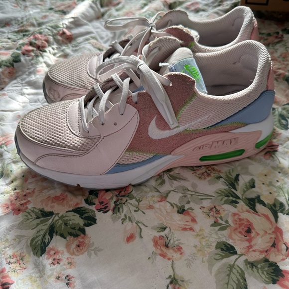 Nike Shoes - Nike Air Max Women Size 10